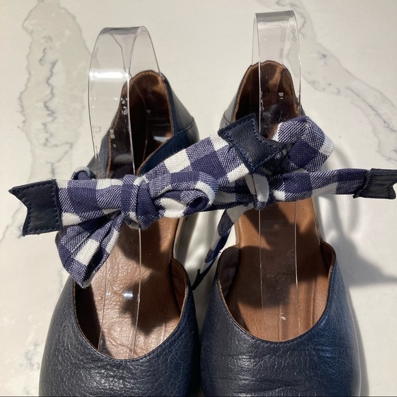BUENO Sz 38 Leather Pointy Sandals with Gingham Bow in Navy - Picture 4 of 10